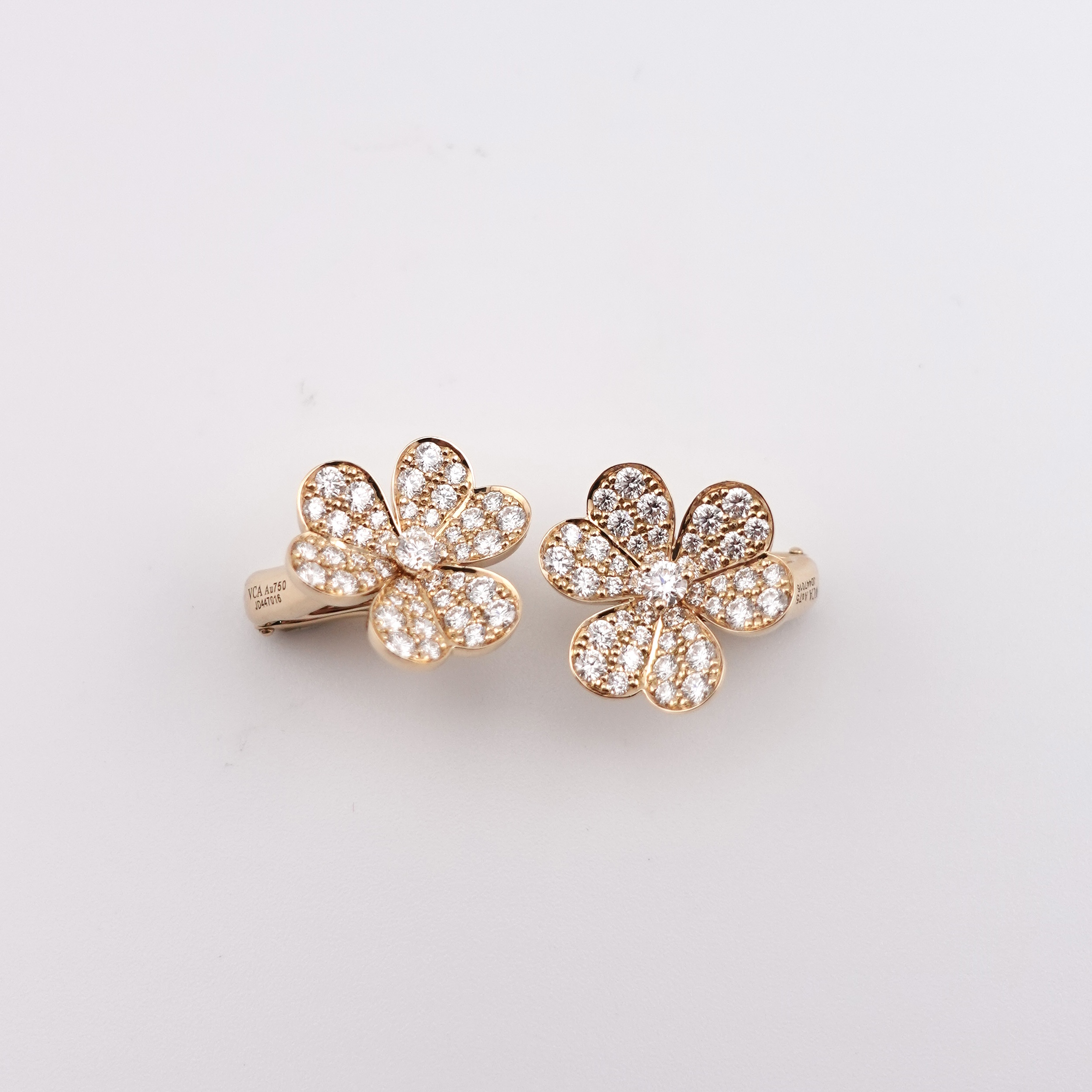 VAN CLEEF & ARPELS FRIVOLE EARRINGS, SMALL MODEL, DIAMONDS